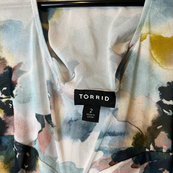 Torrid Size 2X Stretch Mesh Crew Neck Ruched Top Multi Floral Blouse Women's - Picture 9 of 9